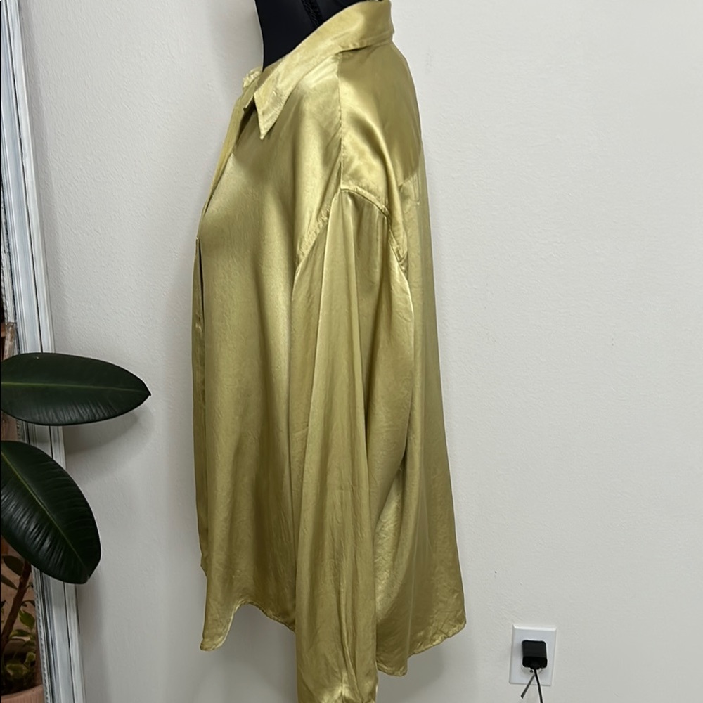 Evan Picone SILK light olive green long sleeve Blouse - Picture 5 of 11
